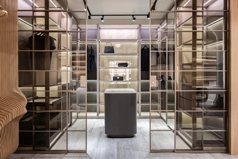Walk-in closet collection · Orlando showroom