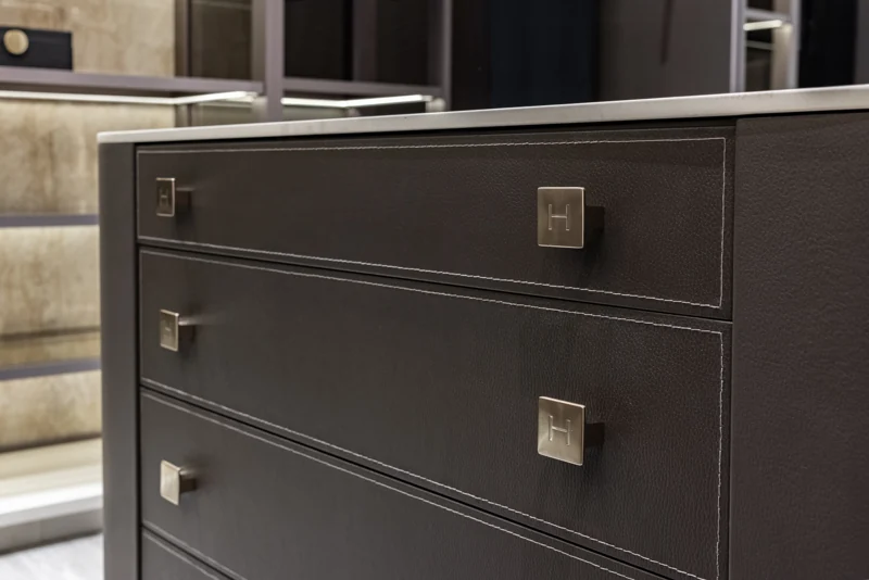 Textured drawer fronts and square handles · Orlando showroom